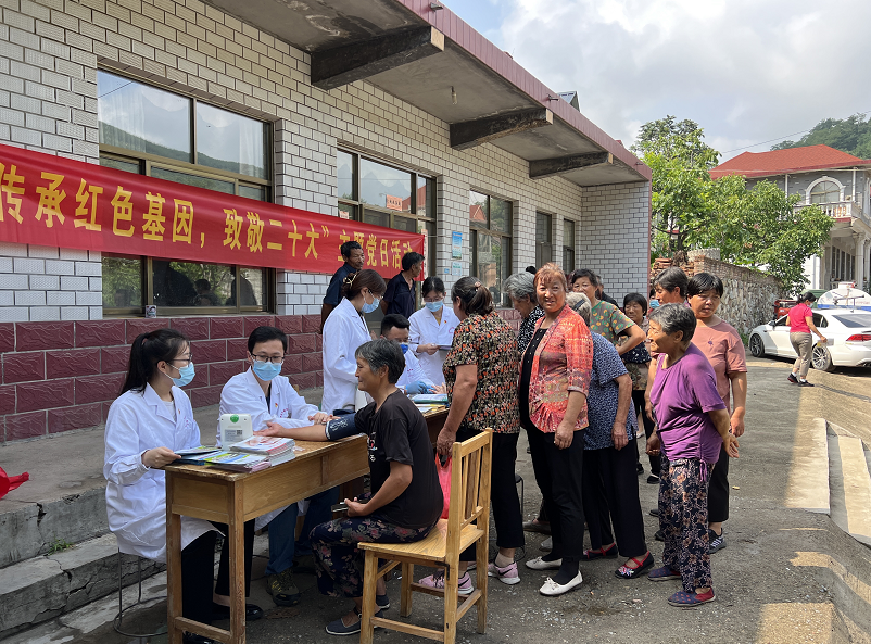 “传承红色基因，致敬二十大”— —行政一支部走访柳埠镇长峪村
